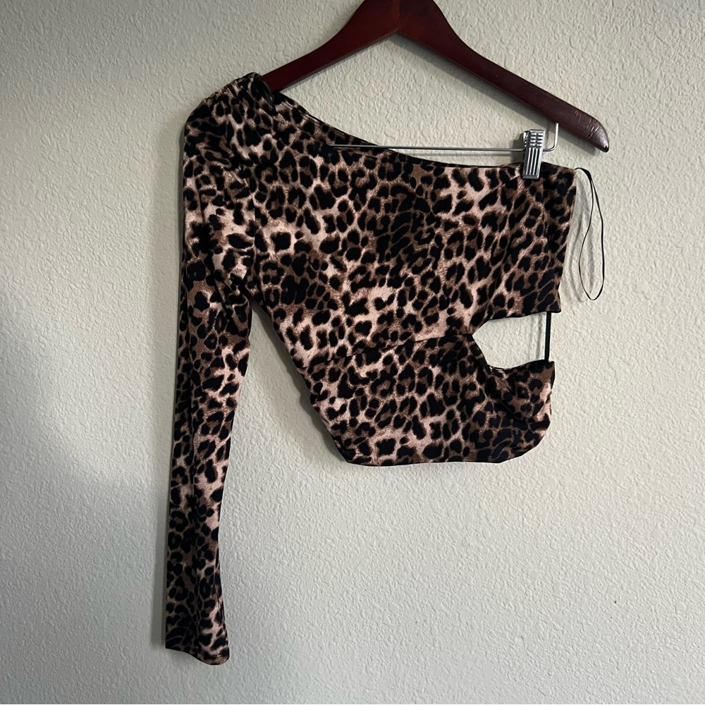 One shoulder cut out crop top
